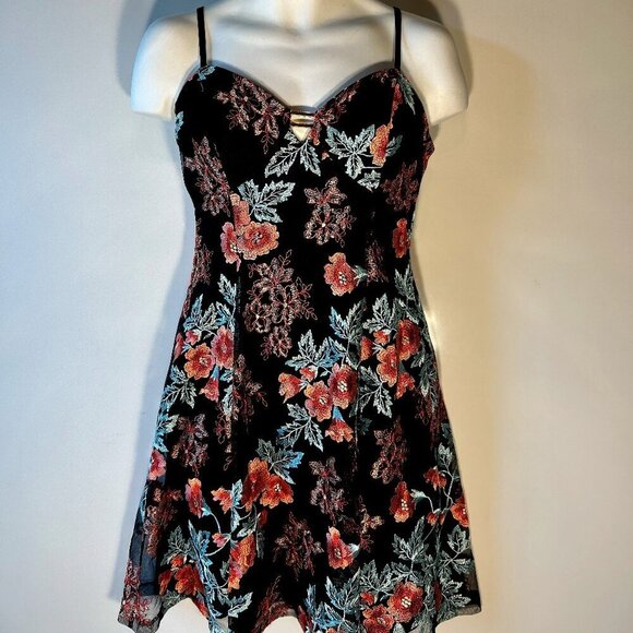 Guess SZ M Black Embroidered Mesh 80's Dress Boho Whimsigoth Fairy Sexy Y2K - Picture 5 of 15
